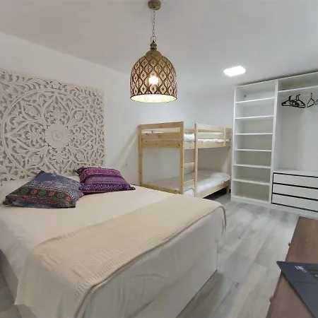 بيت ضيافة Playa De Covachos 1 3*